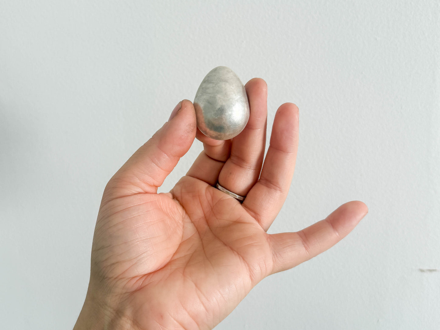 "hold me" Egg Worry Stone
